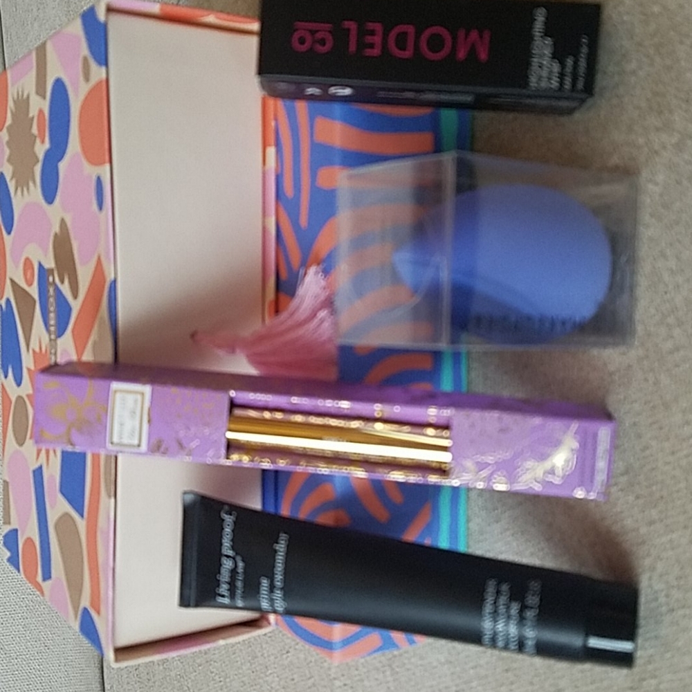 Makeupdrop, Model Co Shimmer Whip, Winky Lux
